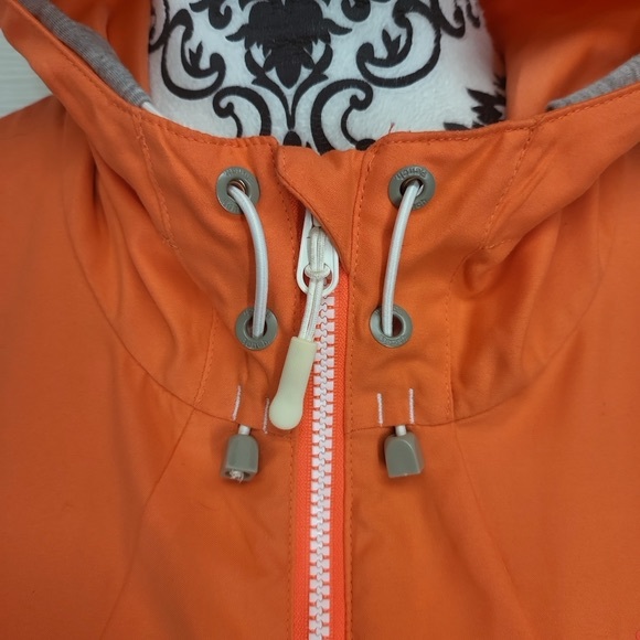 Bench Jacket - Picture 3 of 16